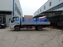 福瑞得機(jī)械瀝青灌縫機(jī)，手扶雙輪壓路機(jī)裝車成功及時發(fā)貨
