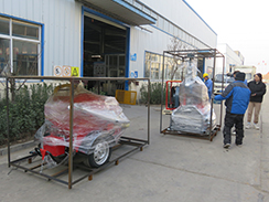 福瑞得機械1臺灌縫機，1臺移動燈車，一臺馬路吹風(fēng)機打包裝柜出口新加坡